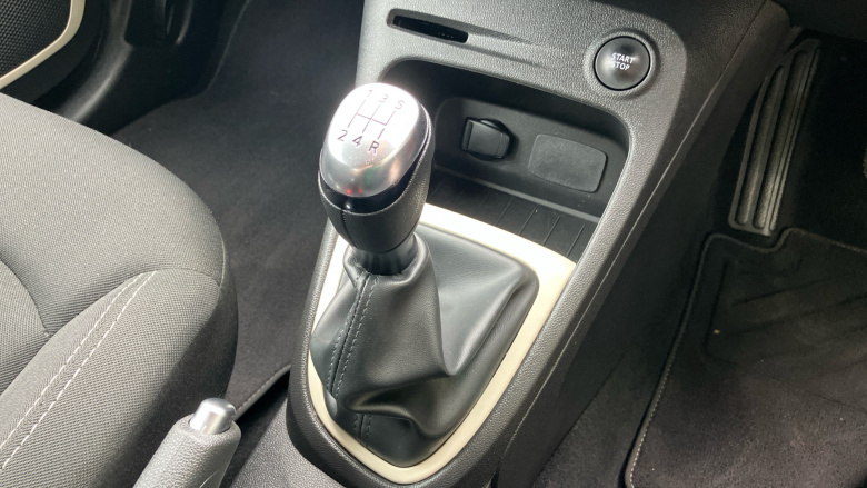 Renault Captur 0.9 TCE 90 Play 5dr Petrol Hatchback